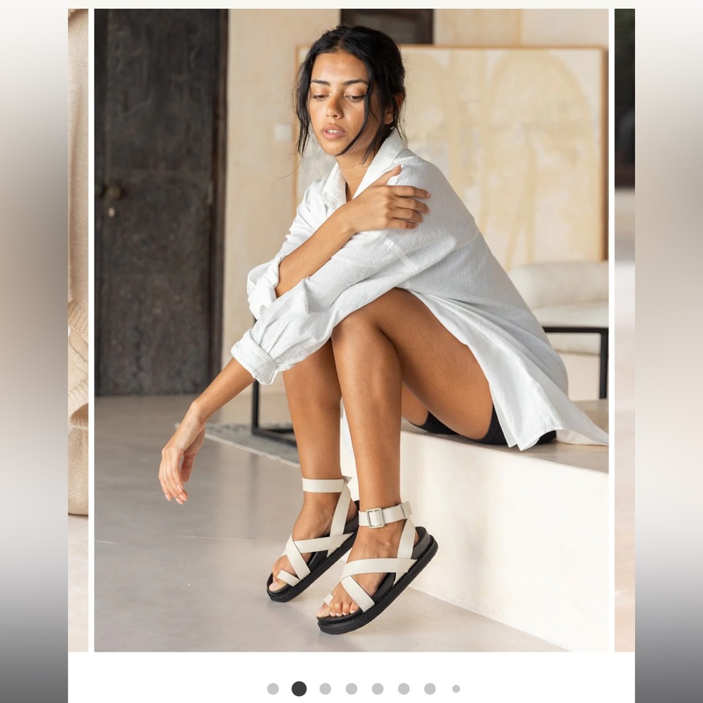 NWT Liberte leather ivory sandals Sz 37